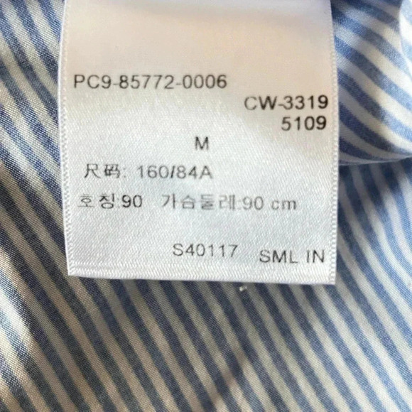 Levi’s Button Down Blue&White Pinstripe Tie Shoulder Women’s Top Size Medium - Picture 7 of 9